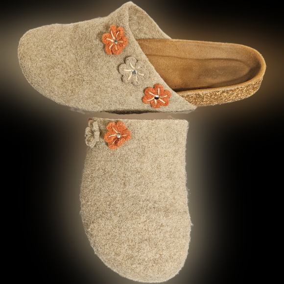 Made in Italy Shoes - ‼️FINAL SALE‼️Italian made Felt Slip On's by Bio Gold, Women's Size 9